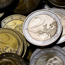 Monedas de dos euros, en una imagen de archivo. / REUTERS - LEONHARD FOEGER