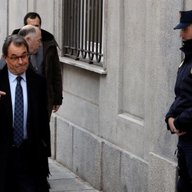 El expresidente de la Generalitat y expresidente del PDeCAT Artur Mas, a su llegada al Tribunal Supremo. EFE/Ballesteros