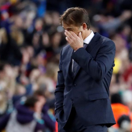 28/10/2018.- Real Madrid's head coach Julen Lopetegui reacts during a Spanish LaLiga soccer match between FC Barcelona and Real Madrid at the Camp Nou stadium in Barcelona, north eastern Spain, 28 October 2018. (España) EFE/EPA/Toni Albir