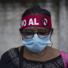 06/09/2022. Una salvadoreña protesta por la implementación del bitcoin en el país, a 7 de septiembre de 2021.