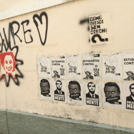 Carteles contra el presidente Bolsonaro en el Campus de Praia Vermelha de la Universidad Federal de Río de Janeiro (UFRJ). | Víctor David López