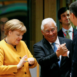 La canciller alemana, Angela Merkel, el primer ministro de Portugal, Antonio Costa, y Pedro Sánchez, durante la cumbre de líderes de la Unión Europea en Bruselas. | Reuters