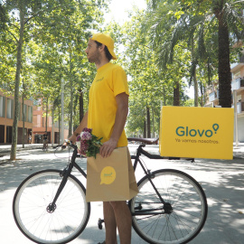 Imagen promocional de un trabajador de la empresa de reparto. GLOVO/Archivo