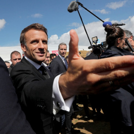 09/09/2022 El presidente francés Emmanuel Macron se reúnen con jóvenes granjeros en Outarville, al sur de París