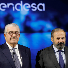 El consejero delegado de Endesa, Jose Bogas, y el nuevo presidente de la eléctrica Juan Sánchez-Caler, durante la junta de accionistas celebrada. EFE/Chema Moya