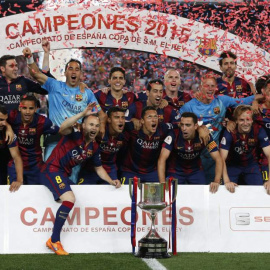 Los jugadores del FC Barcelona celebran su triunfo en la final de la Copa del Rey 2016 frente al Sevilla FC. EFE