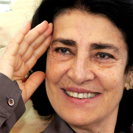 14/09/2022-La directora de cine y actriz griega, Irene Papas, posa para una foto tras la rueda de prensa de su nueva película "Ecuba", durante el Taormina FilmFest, en Taormina, Sicilia, el 16 de junio de 2005 (reeditado el 14 de septiembre de 2022).