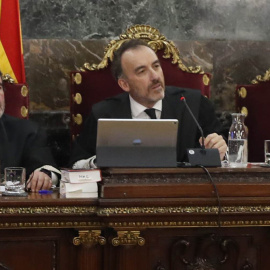 La presidencia del tribunal que juzga en el Supremo a los dirigentes del procés: Andrés Martínez Arrieta, Manuel Marchena y Juan Ramón Berdugo. EFE/J.J.Guillén