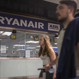 Ventanilla de Ryanair en el Aeropuerto Josep Tarradellas Barcelona-El Prat, a 8 de agosto de 2022.