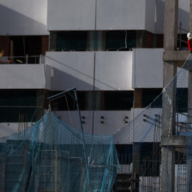 Obras de construcción de un edificio de viviendas en Madrid. REUTERS/Susana Vera