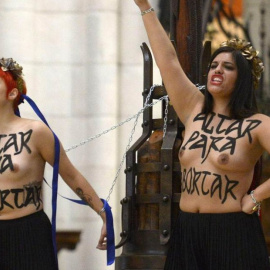 Activistas de Femen durante su protesta en la catedral de la Almudena en Madrid.- AFP/ARCHIVO