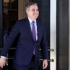 16/11/2018.- El periodista de la CNN, Jim Acosta, a su salida de la Corte Suprema de las Estados Unidos, en Washington, Estados Unidos, hoy, 16 de noviembre de 2018. Un juez de EE.UU. ordenó hoy a la Casa Blanca que devuelva la acreditación al periodist