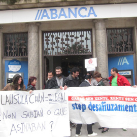 Protesta de Stop Desahucios ante Abanca contra las cláusulas suelo. EUROPA PRESS/Archivo