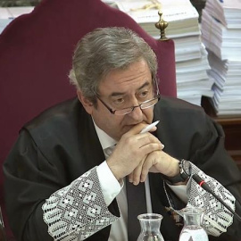 Captura de la señal institucional del Tribunal Supremo.- El fiscal Javier Zaragoza, durante el interrogatorio al expresidente de la ANC Jordi Sànchez, en la sexta sesión del juicio del "procés" este jueves en el Tribunal Supremo. EFE/Tribunal Supremo