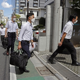 6/9/22 Agentes de la Fiscalía japonesa entran en las oficinas de Kadokawa Corp para realizar un registro, en Tokio, a 6 de septiembre de 2022.