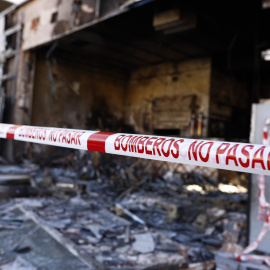 07/09/2022-Una mujer de 23 años y un varón de 19 han resultado heridos de gravedad por quemaduras a consecuencia de la explosión causada supuestamente por un fuga de gas a la una y media de la madrugada de este martes en un bar situado en la calle de l