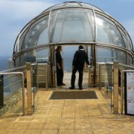 Un agujero sin fondo en el ascensor de Paco Vázquez