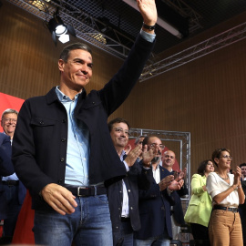 17/09/2022 El presidente del Gobierno, Pedro Sánchez, saluda a miembros de su partido en el Consejo Político Federal del PSOE, celebrado en Zaragoza