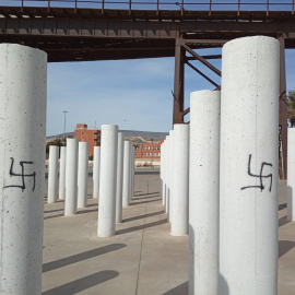 Foto del monumento a las víctimas del holocausto en Almería. Twitter.