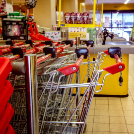 Carros de la compra en un supermercado de Madrid en una imagen de archivo.