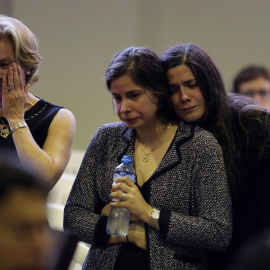 Pilar Nores, esposa del ex presidente de Perú Alan García, y sus hijas Gabriela y Luciana. Reuters