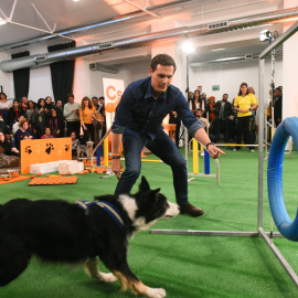 El presidente de Ciudadanos y candidato a la presidencia del Gobierno, Albert Rivera, participa en un encuentro sobre bienestar animal, en Madrid. EFE/ Fernando Villar