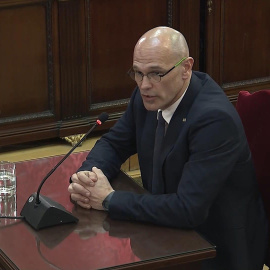 Captura de la señal institucional del Tribunal Supremo con la declaración de Raül Romeva, en el juicio del 'procés'. / EFE