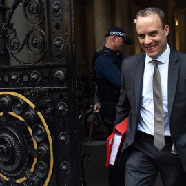 El ministro británico para la salida de la Unión Europea (UE), Dominic Raab, a su llegada al consejo de ministros celebrado hoy en Londres, Reino Unido./EFE