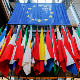 Las bandera de los países de la UE en el Parlamento Europeo, en Estrasburgo. REUTERS/Ronald Wittek/Pool