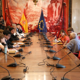 Reunión de los sindicatos de inquilinos con diferentes grupos parlamentario, este jueves en el Congreso de los Diputados.