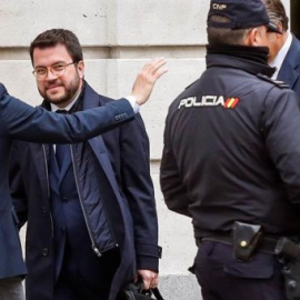 El vicepresident de la Generalitat, Pere Aragonès, en el moment d'arribar aquest dimarts al Tribunal Suprem per declarar com a testimoni en la 34a jornada del judici al procés. EFE/Emilio Naranjo