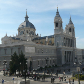 Vista exterior de la catedral de La Almudena | EFE