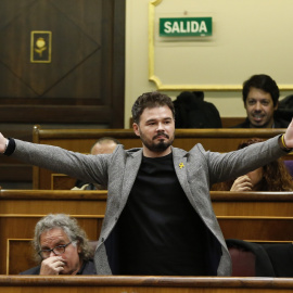 El portavoz de ERC, Gabriel Rufián ,ha sido expulsado del pleno del Congreso por la presidenta de la Cámara Baja, Ana Pastor, tras ser llamado al orden por tres veces al protagonizar un duro rifirrafe con el ministro de Asuntos Exteriores, Josep Borrell