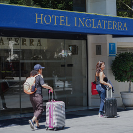 Imágenes de recursos sobre el aumento de pernoctaciones hoteleras.