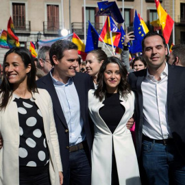 La líder de Ciudadanos en Cataluña, Inés Arrimadas (2d), junto al presidente de Ciudadanos, Albert Rivera (2i), el portavoz de Ciudadanos en la Asamblea de Madrid, Ignacio Aguado (d), y la portavoz de Ciudadanos en el Ayuntamiento de Madrid, Begoña Vi