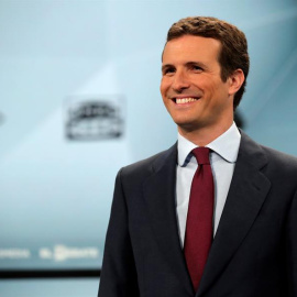 El líder del PP, Pablo Casado antes del inicio del segundo debate electoral a cuatro en Atresmedia. EFE/JuanJo Martín