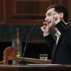 El diputado de Podemos en el Congreso ,Pablo Bustinduy Amador, durante su comparecencia este miércoles en el último pleno del Congreso antes de la convocatoria de elecciones.- EFE