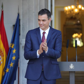 El presidente del Gobierno de España, Pedro Sánchez, aplaude después de ofrecer un discurso, hoy en La Habana (Cuba). Sánchez se encuentra en una visita oficial de dos días a la Isla. EFE/Juanjo Martín