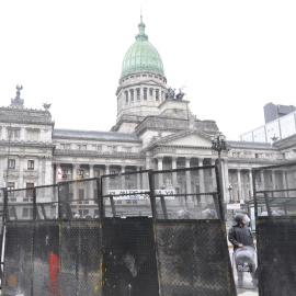 Imagen del Congreso de Argentina vallado