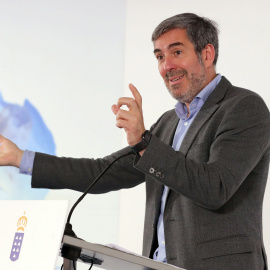 El presidente del Gobierno de Canarias, Fernando Clavijo, durante una rueda de prensa tras la reunión del Consejo de Gobierno. EFE/Elvira Urquijo A.