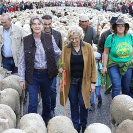 Carmena, acompañada de la primera teniente de alcalde, Marta Higueras. / Ayuntamiento de Madrid