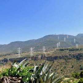 Simulación de las torres eléctricas en una de las zonas del Valle de Lecrín./Plataforma Dí No a las Torres