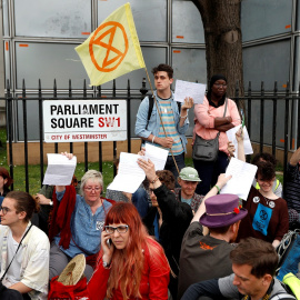 Activistas del cambio climático se reúnen en la Plaza del Parlamento. Reuters