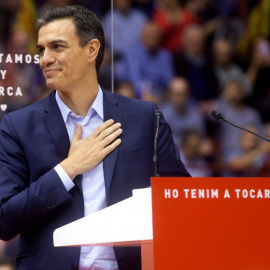 El presidente del Gobierno Pedro Sánchez interviene en el mitin central de los socialistas catalanes en Barcelona. EFE/ Quique García