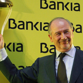 Rodrigo Rato toca la campana de la salida a bolsa de Bankia en julio de 2011. EFE