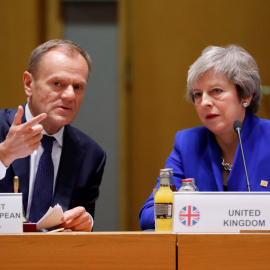 El presidente del Consejo Europeo, Donald Tusk, junto a la primera ministra británica, Theresa May. - REUTERS