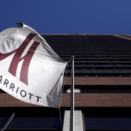 Imagen de una bandera en un hotel Marriott en Manhattan, Nueva York (EEUU). REUTERS/Andrew Kelly