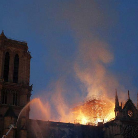 Aspecto general del devastador incendio en París. (EFE)