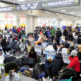 Pasajeros del aeropuerto de Jeju. Reuters