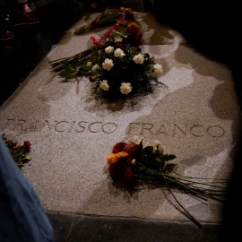 Flowers lie on the tomb of Spanish dictator Francisco Franco at El Valle de los Caidos (The Valley of the Fallen), the giant mausoleum holding the remains of Franco, in San Lorenzo de El Escorial, outside Madrid, Spain, August 24, 2018. REUTERS/Juan Medin